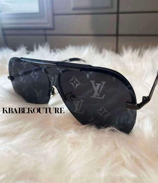 Black matte sunnies ✨